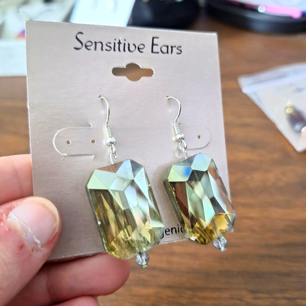 Sensitive Ears dangling faceted earrings